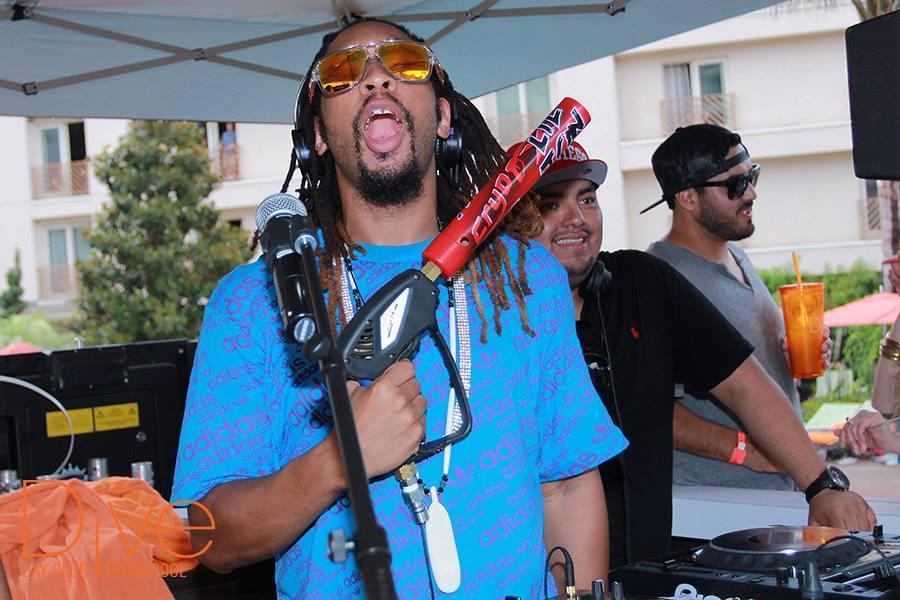 Lil Jon using Handheld Co2 Cannon